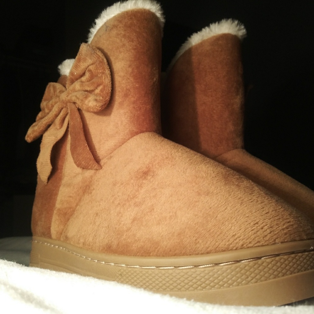 NEVER WARN///Cute BOOTS with bows on the sides